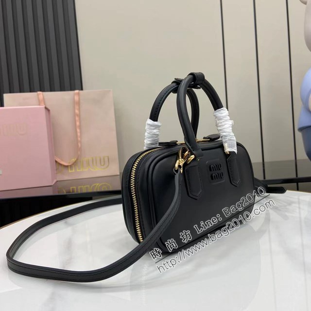 MIU MIU專櫃繆繆經典款迷你保齡球包Arcadie皮革迷你手袋 jh2842型號：5BP088